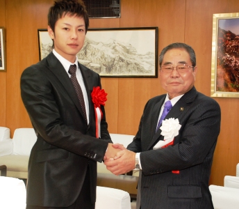 市長と浅尾選手