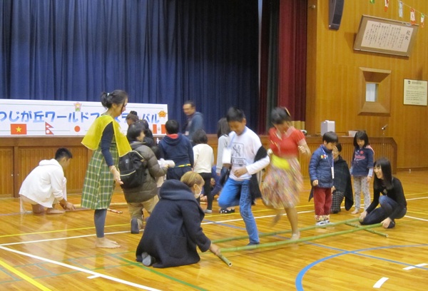 フィリピンのバンブーダンス