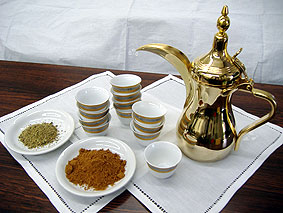 アラビアンコーヒー用のポット、カップ