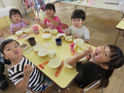 幼児組給食の様子