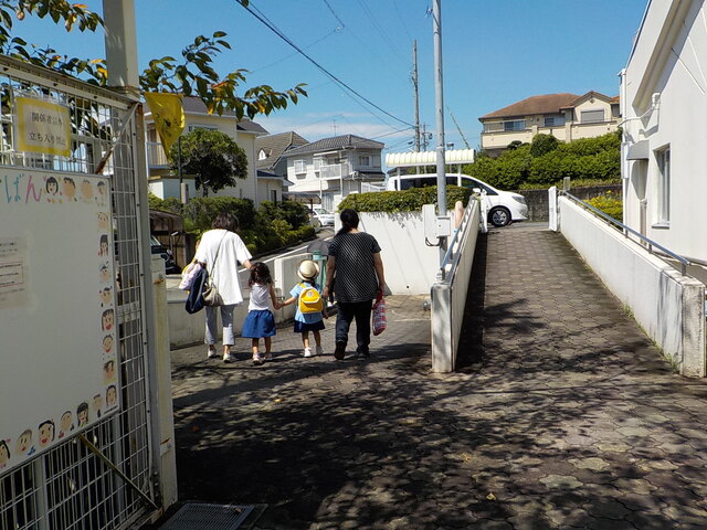 親子で降園しているところ