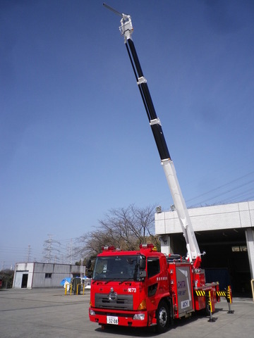 大型化学高所放水車　塔伸梯時