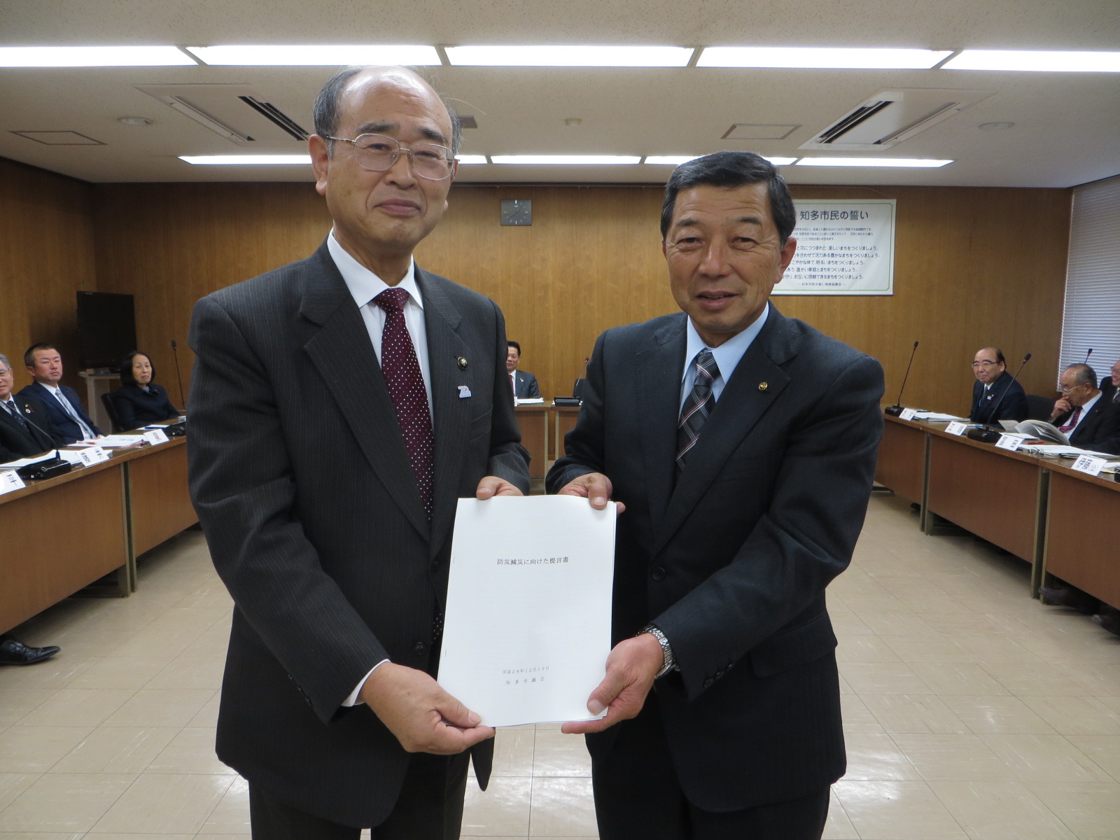 提言書提出の様子