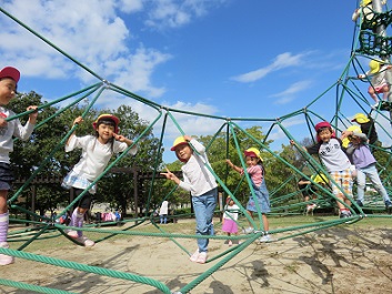 秋の遠足　年長　旭公園