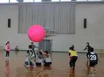 キンボールスポーツ大会の様子