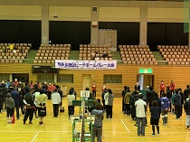 知多北地区ビーチボールバレー大会の様子
