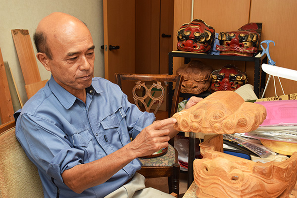 製作の難しさを楽しそうに語る加藤さん 製作の難しさを楽しそうに語る加藤さん