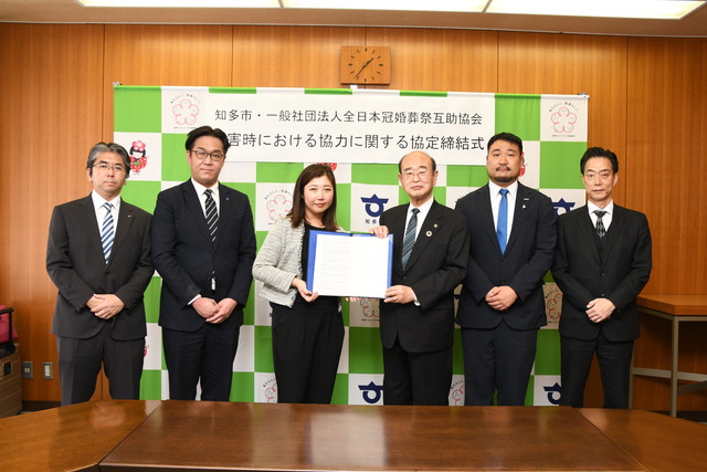 協定締結式2