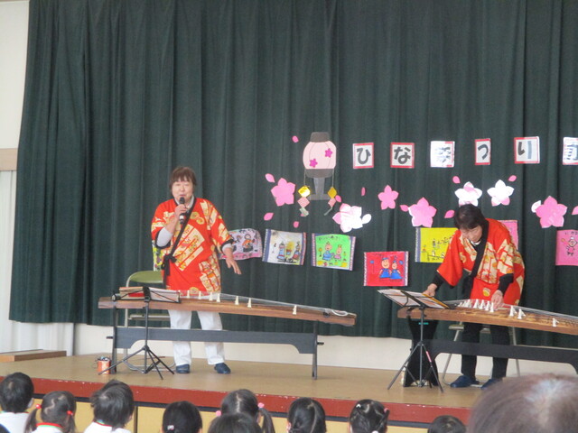 ひなまつり会　琴の演奏