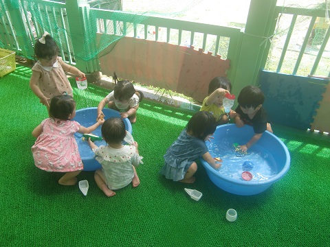 １歳児水遊び