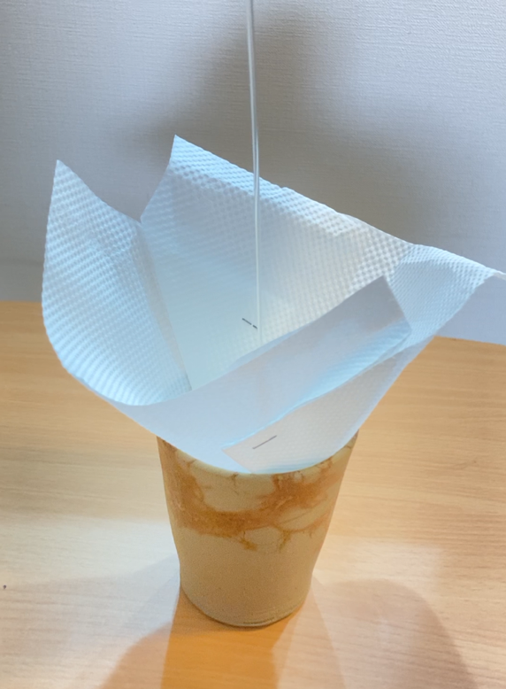 油を漉しているところ