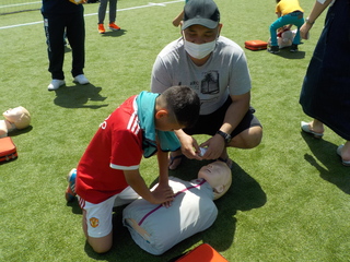 日本赤十字社連携事業ＡＥＤ講習の様子１