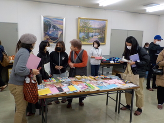 多言語生活オリエンテーション学用品譲渡会の様子１