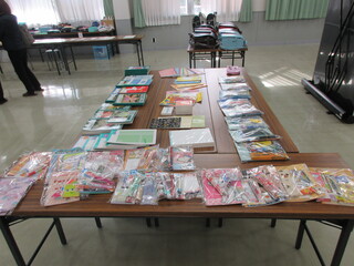 市民の方からいただいた学用品