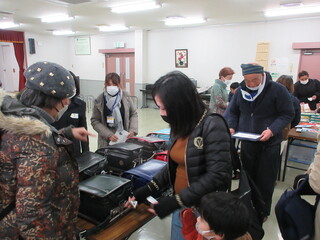 多言語生活オリエンテーション学用品譲渡会の様子