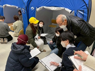 R7災害時外国人支援活動講座の模擬避難所訓練の様子 模擬避難所訓練の様子