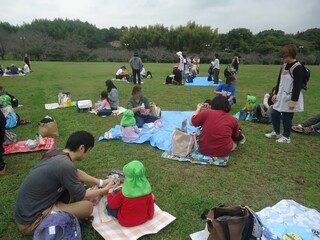 お弁当を食べる